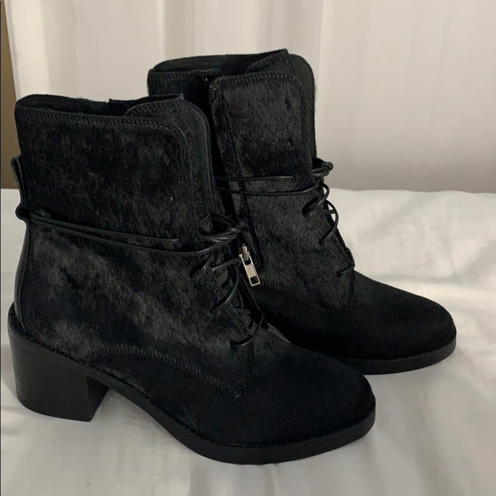 NEW Uggs Oriana boots NEVER BEEN WORN!!